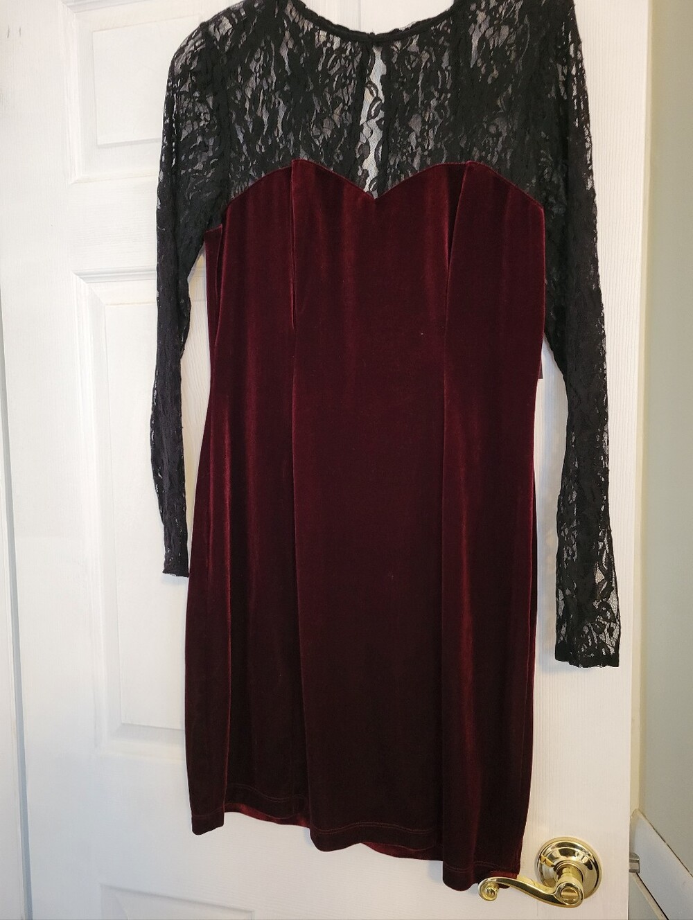 NWt Bisou Bisou Burgundy Velvet Dress with Black Lace Long Sleeves